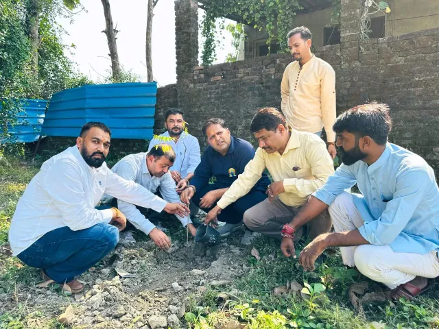 नीलकंठ धाम में नगर निगम ने चलाया पौधारोपण अभियान