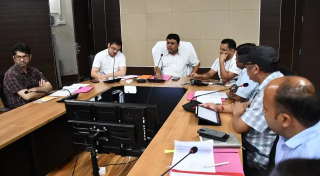जनपद में 15 अक्टूबर तक सड़क गड्डा मुक्त कार्य में प्रगति लाएं