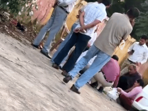₹70 हजार रिश्वत लेता रजिस्ट्री क्लर्क गिरफ्तार:पंचकूला में प्रॉपर्टी डीलर से काम के बदले पैसे मांगे; कहा- नायब तहसीलदार को भी हिस्सा देना है