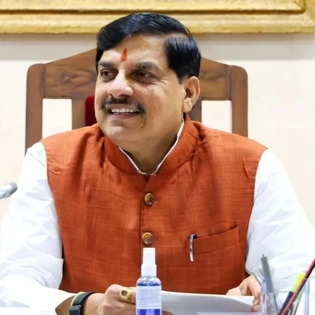 महात्मा गांधी-पूर्व प्रधानमंत्री भारत रत्न शास्त्री को सीएम डॉ. मोहन ने किया नमन, कहा- देश को आत्मनिर्भरता की ओर ले जा रहे पीएम नरेंद्र मोदी