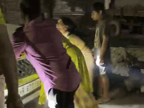 कार ने साइकिल सवार को मारी टक्कर, 10-मिनट तक फंसा:पत्नी ने रोते हुए बाहर निकाला, गंभीर: फरीदाबाद में ड्राइवर पर नशे में होने का आरोप