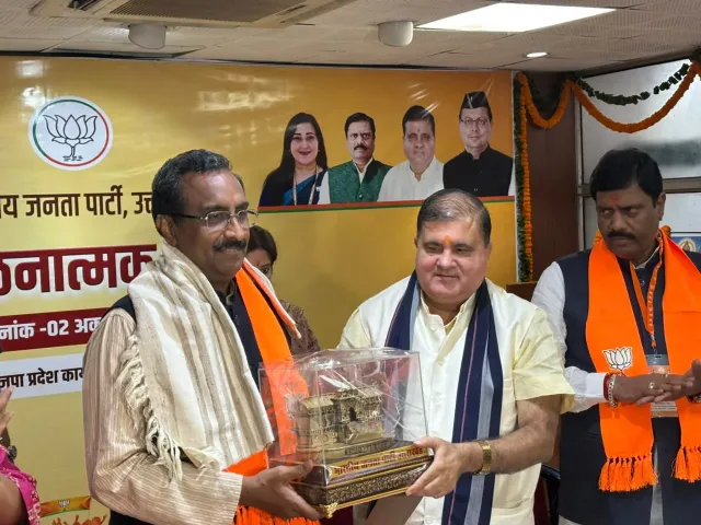 पितरों को कांग्रेसी भी तो देते होंगे श्राद्ध-तर्पण, फिर निशाने पर धामी क्यों? चौहान