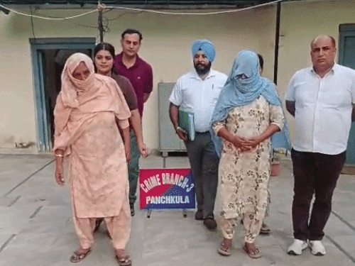 पंचकूला में चोरी करने वाले महिला गैंग का भंडाफोड़:महिला का 3 तोले का सोने का कड़ा चोरी किया, पंजाब की 2 शातिर महिलाएं गिरफ्तार