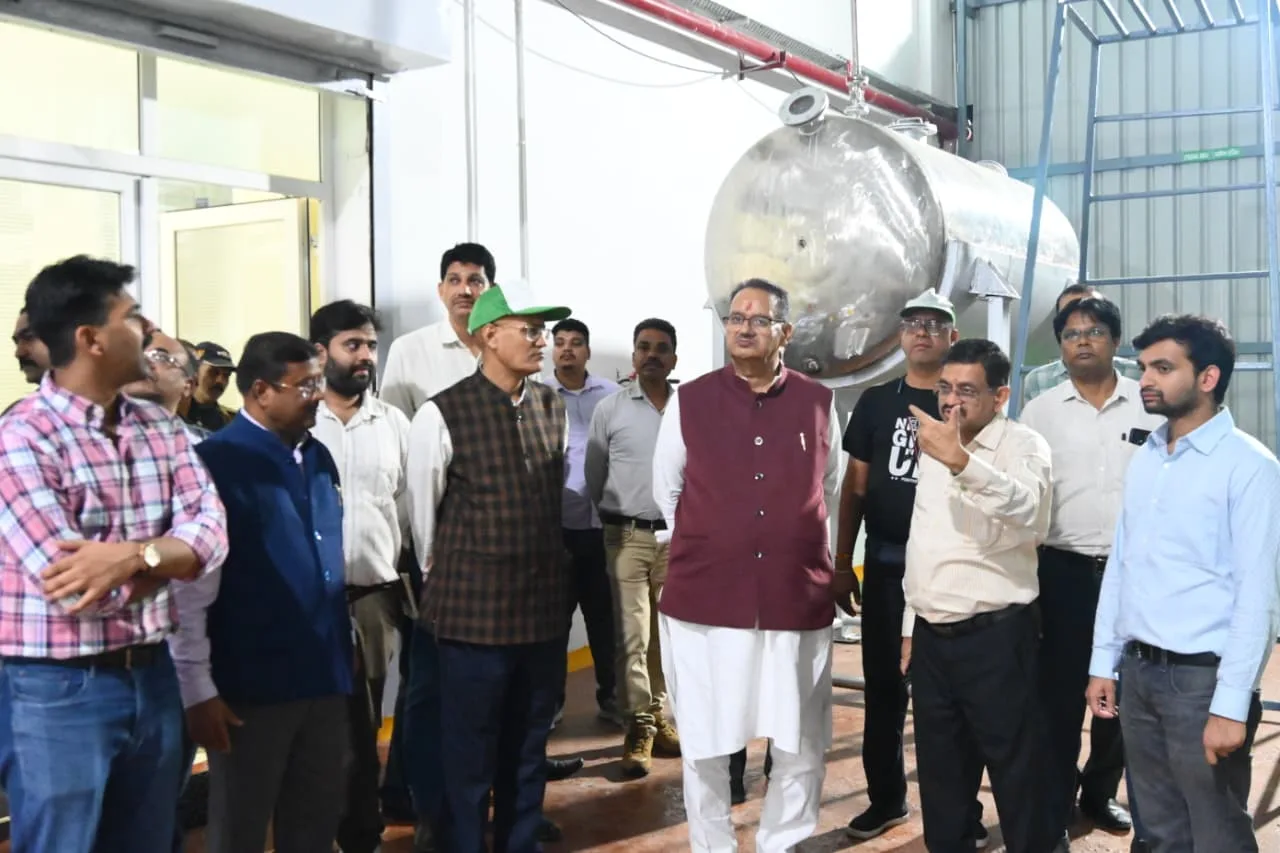 काशीपुर में एरोमा पार्क का स्थलीय निरीक्षण करते कृषि मंत्री गणेश जोशी*