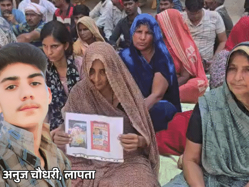 संत प्रेमानंद से दीक्षा लेकर 16 साल का लड़का लापता:वृंदावन में मां-बाप बोले- मेरा बेटा वापस कर दो, आश्रम के बाहर धरने पर बैठे
