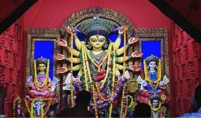 Shardiya Navratri 2026 में हाथी पर होगा Maa Durga का आगमन, सुख और वर्षा का बना शुभ योग