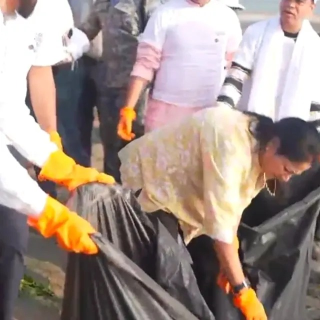 दिल्ली के 70 यमुना घाटों पर चला सफाई अभियान:सीएम सहित हजारों लोगों ने किया श्रमदान