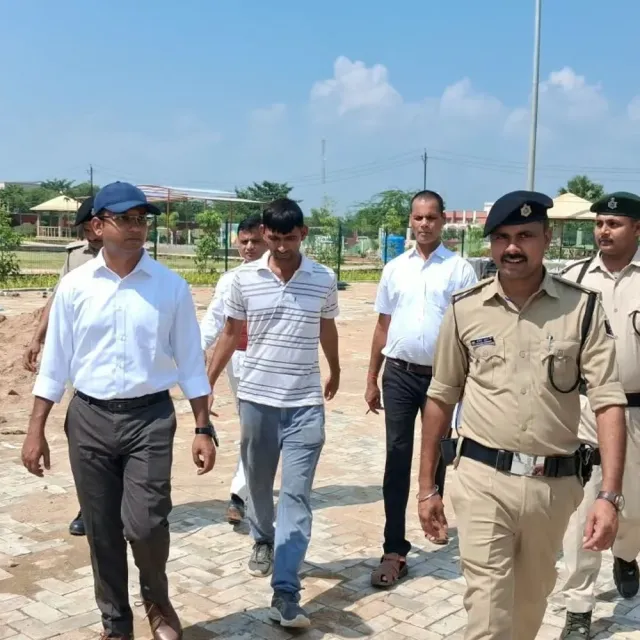 डीएम ने आश्रय गृह,अस्पताल और संजीवनी वाटिका का जायजा लिया:बच्चों की सुविधाओं और अस्पताल निर्माण का जायजा लिया, अधिकारियों को दिए निर्देश