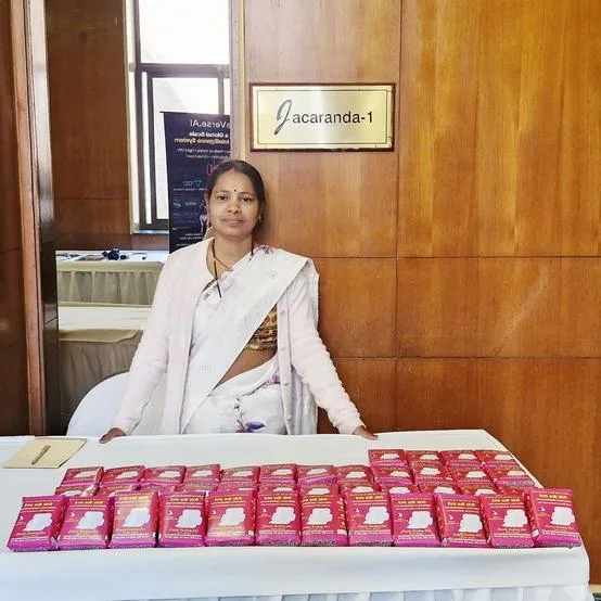 योगी सरकार में महिला सशक्तीकरण की मिसाल बनीं सुमन, सैनिटरी नैपकिन के कारोबार से बनीं आत्मनिर्भर, 30 गांवों में फैला रहीं स्वच्छता की जागरूकता