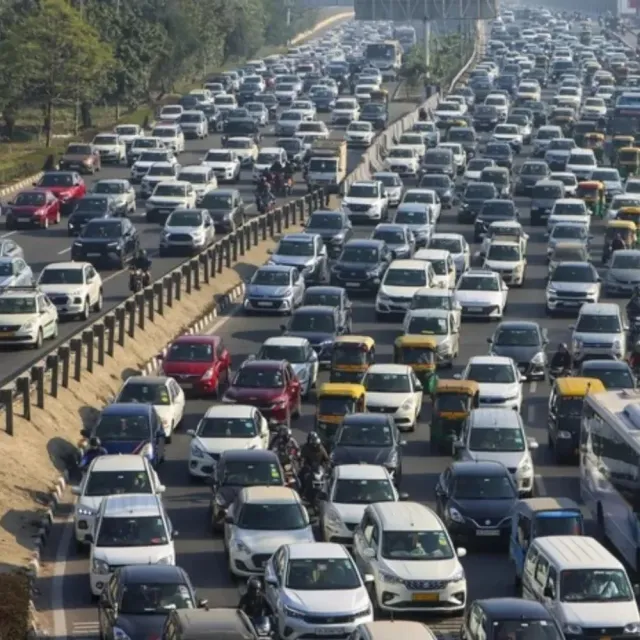 दिल्ली के 42 ट्रैफिक कॉरिडोर होंगे स्मार्ट:1,789 करोड़ के आईटीएमएस को कैबिनेट की मंजूरी, 24 महीने में तीन चरणों में लागू होगा सिस्टम