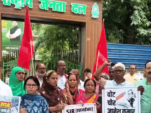 पटना- SIR के खिलाफ बिहार में महागठबंधन का आक्रोश मार्च:मोदी-शाह-CEC का पुतला फूंका, 'ज्ञानेश कुमार इस्तीफा दो…' के नारे लगाए; आज प्रखंडों में प्रदर्शन
