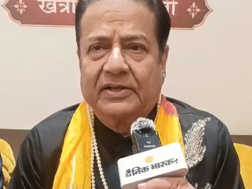 'भगवान की कृपा होगी तभी फेमस होंगे':बरेली में अनूप जलोटा बोले- मैंने 5 हजार भजन गाए, सुनील लोधी को हनुमान अंश के एक गाने से पहचान