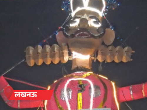गाजियाबाद में रावण दहन पर नाचे हनुमान:काशी में मंत्री ने श्रीराम को कंधे पर उठाया; प्रयागराज में धरने पर बैठे राम-सीता