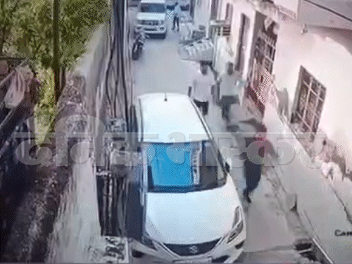 सिंगर अंकित बालियान मर्डर के साजिशकर्ता को पकड़ने का VIDEO:सोनीपत में तंग गलियों में दौड़ी यूपी पुलिस, गाड़ी बंद हुई; बदमाश ने भगाई बाइक
