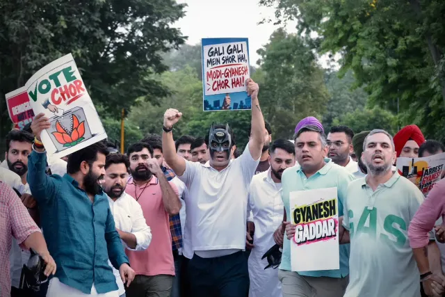 राष्ट्रीय अध्यक्ष श्री उदय भानु चिब के नेतृत्व में भारतीय युवा कांग्रेस ने CEC ज्ञानेश कुमार के इस्तीफे की मांग को लेकर निकाला विरोध मार्च।