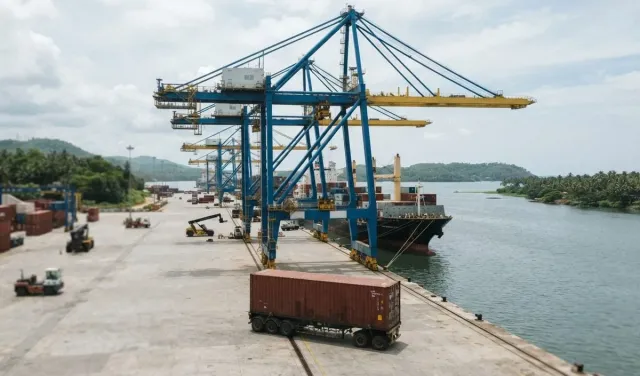 केरल के Vizhinjam Port पर पहुंचा पहला आयात कंटेनर, चीन से आया सामान
