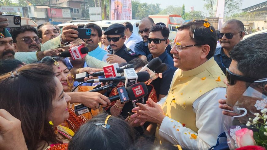 मुंबई में जनता में दिखा सीएम धामी का क्रेज, तस्वीर और फोटो खींचने के लिए उमड़ी भीड़
