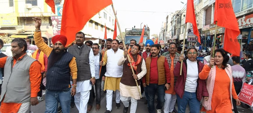 विश्व हिन्दू परिषद व बजरंग दल द्वारा निकाली गई विशाल शौर्य यात्रा में शामिल हुऐ विधायक शिव अरोरा