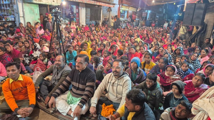 रेशमबाड़ी ,दूधिया नगर वार्ड नंबर 12,13 में आयोजित श्रीमद् भागवत कथा ज्ञान यज्ञ के अंतिम दिन पूर्व विधायक राजकुमार ठुकराल ने कार्यक्रम में पहुंचकर कथा श्रवण किया और कथावाचक राजवीर जी महाराज से आशीर्वाद प्राप्त किया
