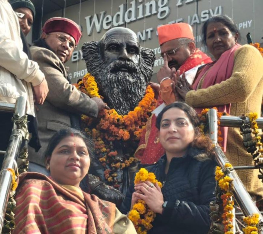 भाजपा देहरादून नगर निगम प्रत्याशी श्री सौरभ थपलियाल ने और राजपुर विधायक खजान दास ने भाजपा कार्यकर्ताओं संग राष्ट्रपिता महात्मा गांधी, संविधान निर्माता बाबा साहेब भीमराव अंबेडकर,