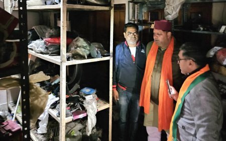 भाजपा मेयर प्रत्याशी ने अग्निकाण्ड से हुए नुकसान का लिया जायजा