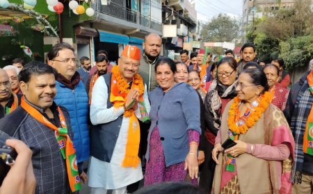 विधायक श्रीमती सविता कपूर के साथ मेयर प्रत्याशी सौरभ थपलियाल जी ने जनसंपर्क एवं जनसभाएं की।