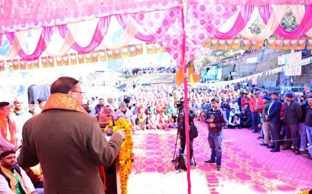 गोपेश्वर, चमोली में भाजपा प्रत्याशी के पक्ष में आयोजित जनसभा में पहुंचे सीएम धामी*
