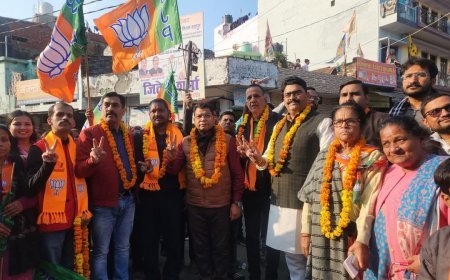 विधायक शिव अरोरा ने वार्ड न.36,आदर्श कॉलोनी मे किया चुनाव कार्यालय का उद्घाटन व डोर टू डोर जनसंपर्क*