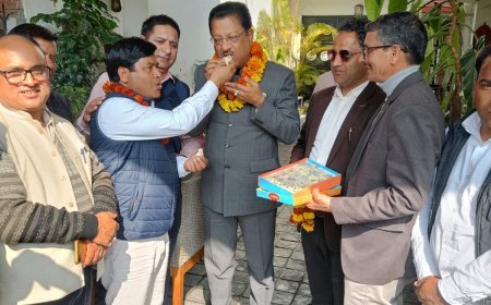 पुरोला के विजई नगरपालिका अध्यक्ष व पार्षदों समेत प्रमुख नेताओं ने जिला प्रभारी सूर्यकांत धस्माना का किया अभिनंदन