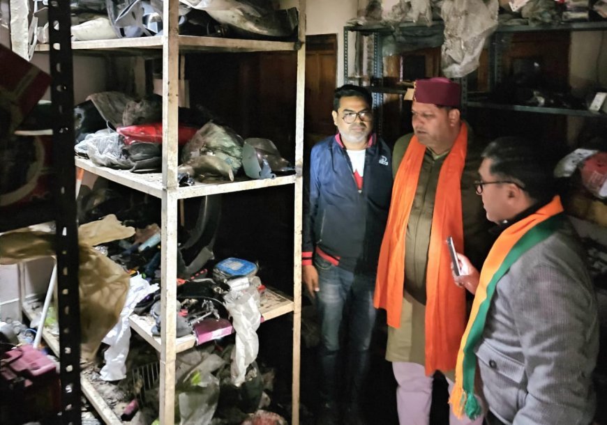 भाजपा मेयर प्रत्याशी ने अग्निकाण्ड से हुए नुकसान का लिया जायजा