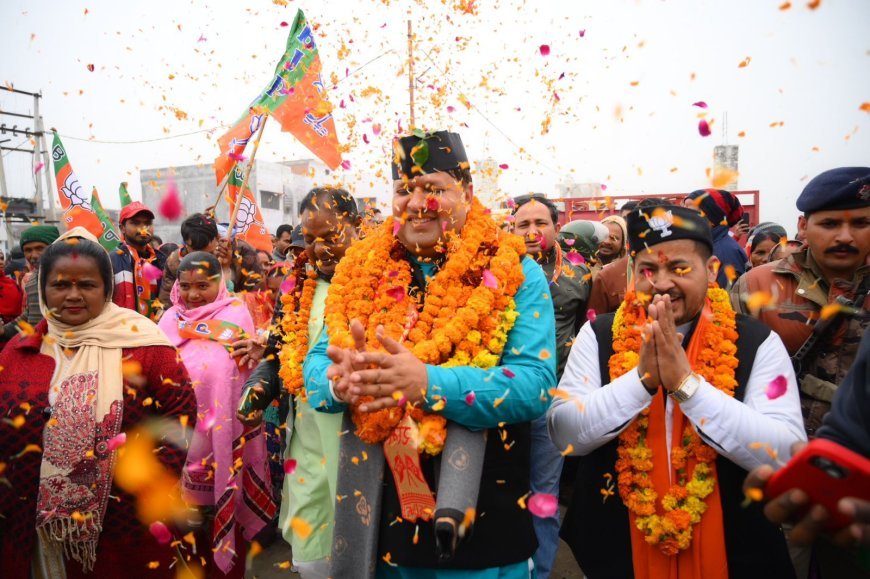 मेयर प्रत्याशी विकास शर्मा ने पार्षद प्रत्याशी पवन राणा के कार्यालय से शुरु किया जनसंपर्क अभियान