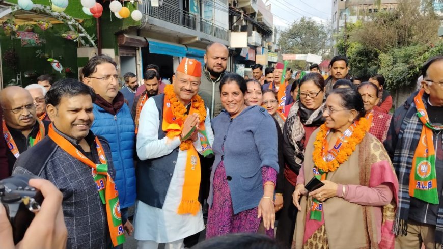 विधायक श्रीमती सविता कपूर के साथ मेयर प्रत्याशी सौरभ थपलियाल जी ने जनसंपर्क एवं जनसभाएं की।