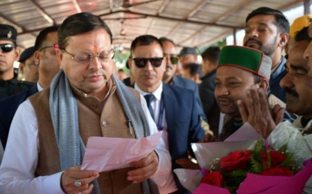 मुख्यमंत्री धामी ने अपने कैम्प कार्यालय लोहिया हेड में जनता से मिले व उनकी समस्याएं सुनी