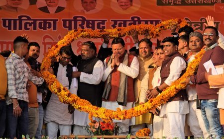 माननीय मुख्यमंत्री श्री पुष्कर सिंह धामी के खटीमा पहुँचने पर ढ़ोल-नगाड़ो  के साथ जन समुदाय ने किया भव्य स्वागत।*