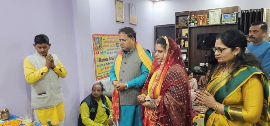विकास शर्मा के मेयर पद पर विजयी होने पर भाजपा महिला मोर्चा की जिला महामंत्री स्वाति शर्मा ने सुंदर कांड का आयोजन किया*
