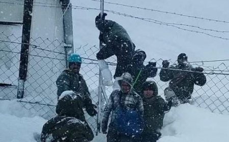 सीएम धामी ने चार घंटे में दूसरी बार आपदा परिचालन केंद्र का दौरा किया, चमोली में हिमस्खलन के बाद राहत कार्यों की निगरानी*