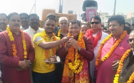 विधायक शिव अरोरा ने एन झा कॉलेज के सामने राज्य योजना से स्वीकृत प्रीत बिहार को जाने वाले मुख्य मार्ग के निर्माण कार्य का फीता काटकर किया शुभारंभ*