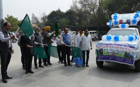 मुख्य विकास अधिकारी ने राष्ट्रीय पशुरोग नियंत्रण कार्यक्रम के अन्तर्गत पशु टीकारण वाहन को हरी झण्डी दिखाकर रवाना किया