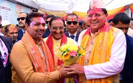 भाजपा मुख्यालय मे बिखरे होली के रंग, सीएम सहित वरिष्ठ नेताओं ने की शिरकत