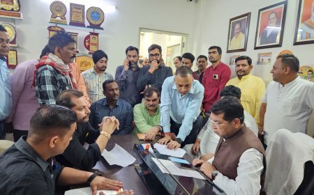 विधायक शिव अरोरा ने जनता दर्शन कार्यक्रम मे अपने कार्यालय पर सैकड़ो लोगो की समस्या को सुन त्वरित किया निस्तारण*