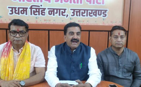 धामी के तीन साल बेमिसाल हर वायदे पर खरी उतरी धामी सरकार*  *प्रदेश महामंत्री खिलेन्द्र चौधरी ने प्रेसवार्ता कर धामी सरकार के सामान नागरिक सहिता के निर्णय को बताया ऐतिहासिक*