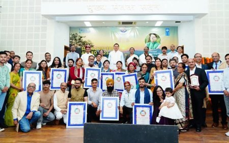 जनपद के 5 व्यक्तिगत/संस्थाओं को उत्कृष्ट कार्यो हेतु मा0 मुख्यमंत्री पुष्कर सिंह धामी द्वारा एसडीजी अचीवर अवार्ड से नवाजा