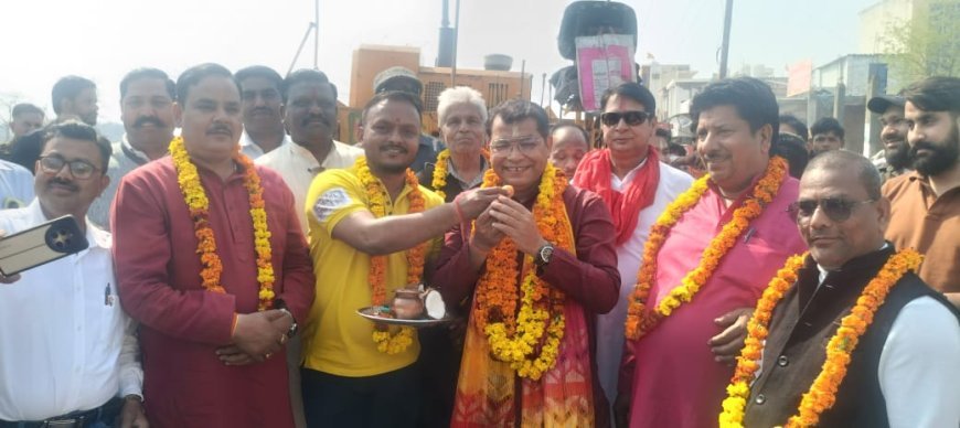 विधायक शिव अरोरा ने एन झा कॉलेज के सामने राज्य योजना से स्वीकृत प्रीत बिहार को जाने वाले मुख्य मार्ग के निर्माण कार्य का फीता काटकर किया शुभारंभ*