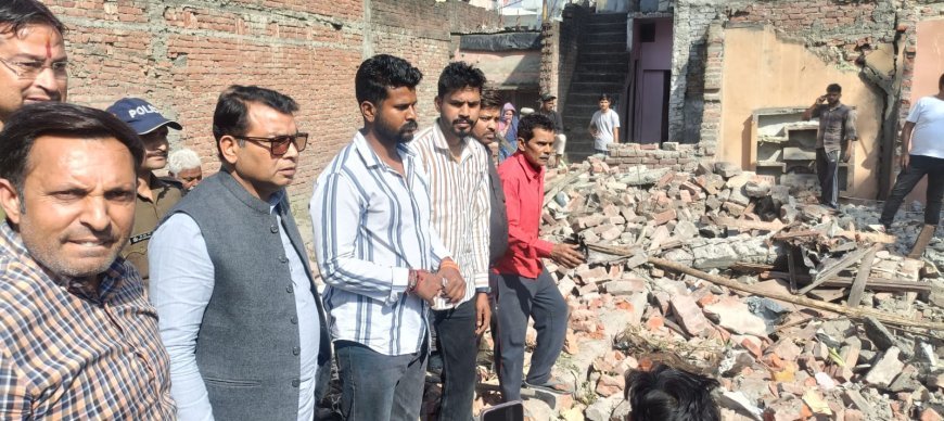 *विधायक शिव अरोरा के नेतृत्व मे विश्वकर्मा मार्किट व्यापारियों ने एडीएम को सौपा ज्ञापन पुनर्वास की रखी बात*