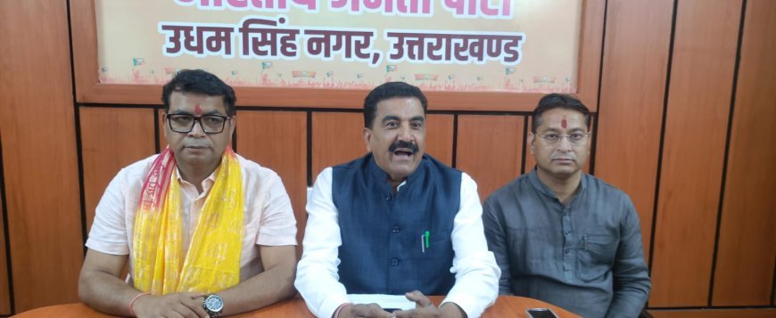 धामी के तीन साल बेमिसाल हर वायदे पर खरी उतरी धामी सरकार* *प्रदेश महामंत्री खिलेन्द्र चौधरी ने प्रेसवार्ता कर धामी सरकार के सामान नागरिक सहिता के निर्णय को बताया ऐतिहासिक*