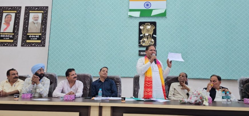 मुख्य बाजार में फुटपाथ होंगे खाली महापौर की व्यापारियों के साथ बैठक में कई मुद्दों पर बनी सहमति*