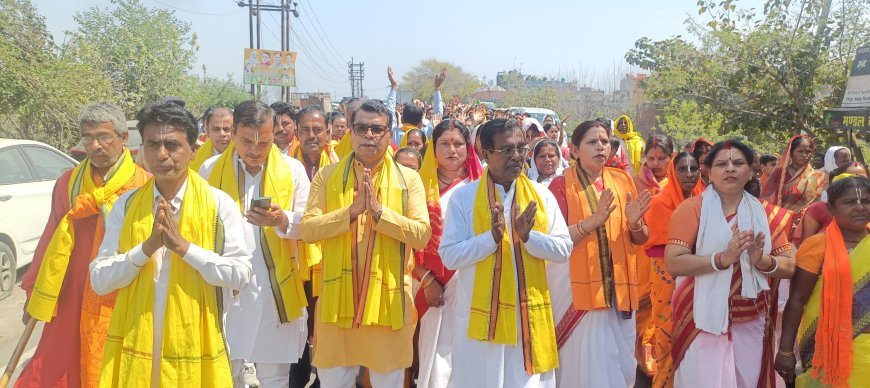 अखण्ड नाम कीर्तन से पूर्व मुखर्जीनगर मे निकली कलश यात्रा मे शामिल हुऐ विधायक शिव अरोरा*
