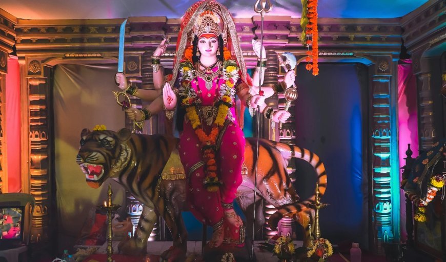 नवरात्रि में शनि की साढ़ेसाती से मुक्ति के लिए क्यों खास मानी जाती है? जानिए इससे जुड़े उपाय