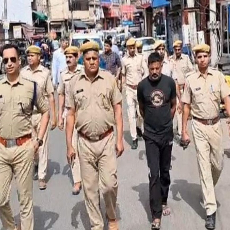 गो तस्कर की पैदल परेड:50 हजार रुपए का ईनामी बदमाश है आरोपी