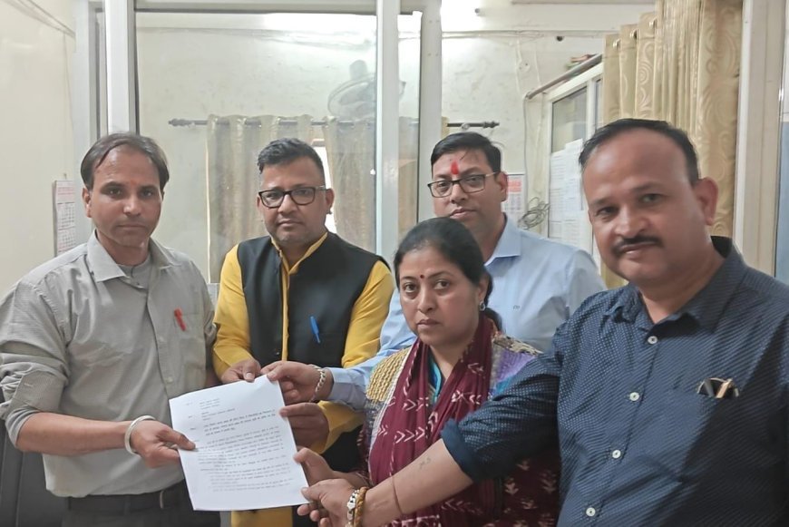 कांग्रेस पार्टी के एक प्रतिनिधि मंडल ने जिला निर्वाचन अधिकारी के माध्यम से चुनाव आयुक्त,राज्य निर्वाचन आयोग के नाम ज्ञापन सौंपा